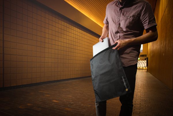 Faraday Defense - RFID Blocking Laptop Pouch (14" x 16")